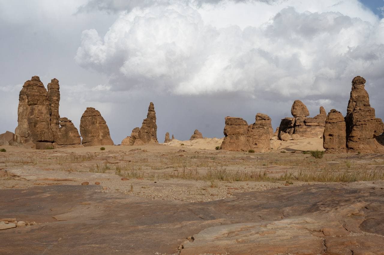 AlUla: Jabal Al-Qaws and the Al-Gharamil Mountains – Discover the natural wonders of AlUla