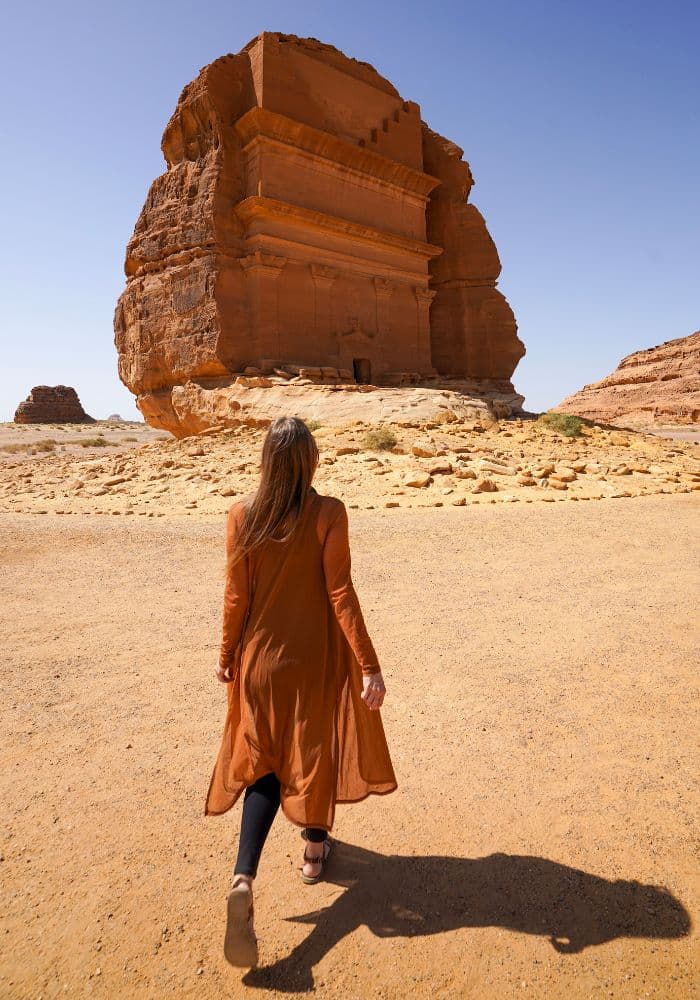 Al-Ula: Shuttle Bus Tour in Hegra, the iconic tour for groups